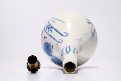 Un vase islamique bleu et blanc au couvercle en argent, prob. Iran, 17/18&egrave;me