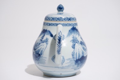 Een Chinese blauw-witte theepot met een fijn landschap, Yongzheng/Qianlong
