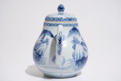 Une th&eacute;i&egrave;re en porcelaine de Chine bleu et blanc &agrave; d&eacute;cor d'un paysage, Yongzheng/Qianlong