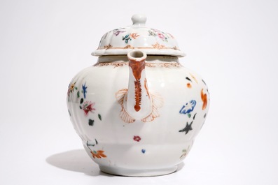 A Chinese famille rose teapot with floral design, Qianlong