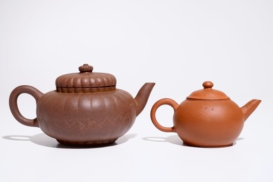 Two Chinese Yixing teapots and cover, 19/20th C.