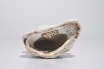 Un mod&egrave;le d'une Guanyin sur un rocher en blanc de Chine de Dehua, 18&egrave;me