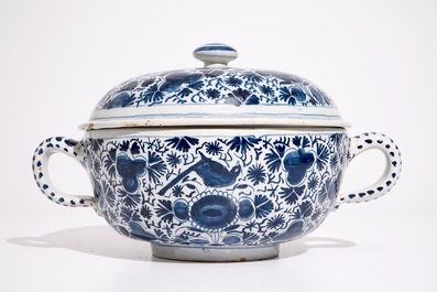 A large Dutch Delft blue and white spiced wine bowl and cover, 18th C.