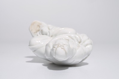 Un mod&egrave;le d'une Guanyin sur un rocher en blanc de Chine de Dehua, 18&egrave;me