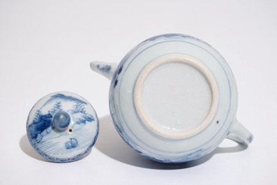 A blue and white Chinese teapot with a fine landscape, Yongzheng/Qianlong