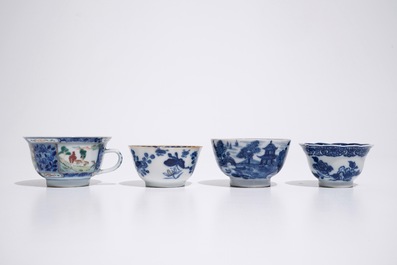 Vier Chinese blauw-witte en famille rose koppen en schotels, 18/19e eeuw