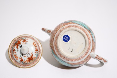 Une th&eacute;i&egrave;re en porcelaine de Chine surd&eacute;cor&eacute; de type Amsterdams bont, Qianlong