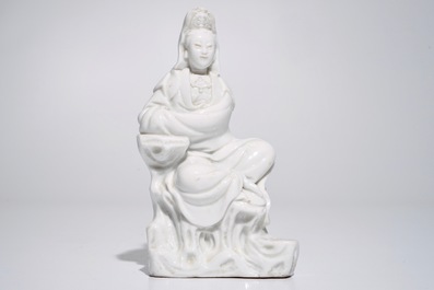 Un mod&egrave;le d'une Guanyin sur un rocher en blanc de Chine de Dehua, 18&egrave;me
