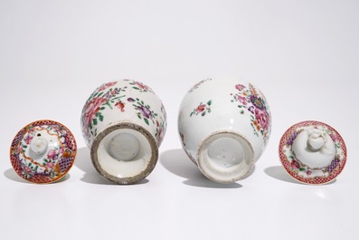 Deux bo&icirc;tes &agrave; th&eacute; en porcelaine de Chine famille rose, Qianlong