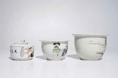 A varied lot of Chinese qianjiang cai porcelain, 19/20th C.