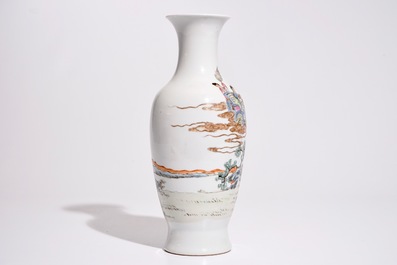 Un vase en porcelaine de Chine famille rose, marque de Ju Ren Tang, 20&egrave;me