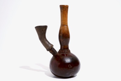 Une pipe et deux b&acirc;tons sculpt&eacute;s, Luba et Bakongo, R.D. Congo, 1&egrave;re moiti&eacute; du 20&egrave;me