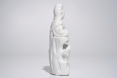 Un mod&egrave;le d'une Guanyin sur un rocher en blanc de Chine de Dehua, 18&egrave;me