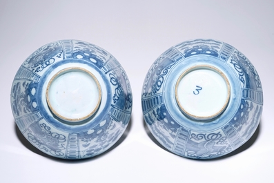 A pair of Dutch Delft blue and white bowls in Wanli-style, late 17th C.