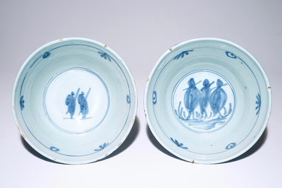 A pair of Dutch Delft blue and white bowls in Wanli-style, late 17th C.