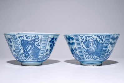 A pair of Dutch Delft blue and white bowls in Wanli-style, late 17th C.