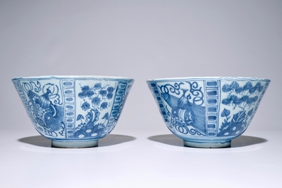 A pair of Dutch Delft blue and white bowls in Wanli-style, late 17th C.