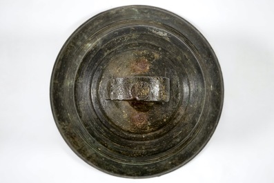 Une &eacute;norme cloche d'&eacute;glise en bronze, dat&eacute;e 1623 et avec une inscription, France