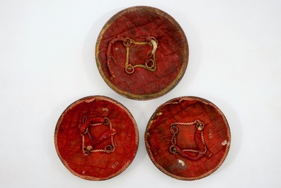 Trois boucliers rond en fer damasquin&eacute;, Iran, art qajar, 18/19&egrave;me