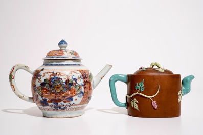 A Chinese Dutch-decorated Amsterdams bont, Kangxi/Qianlong, and a Yixing stoneware teapot, 19/20th C.