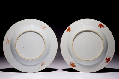 A pair of Chinese verte-imari plates with ladies on a terrace, Yongzheng