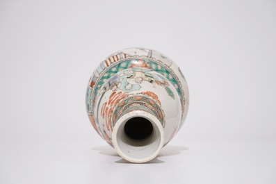 Un vase de forme double gourde en porcelaine de Chine famille verte, marque de Kangxi, 19&egrave;me