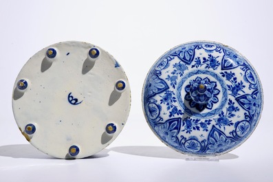 A round Dutch Delft blue and white spice box and cover, 18th C.