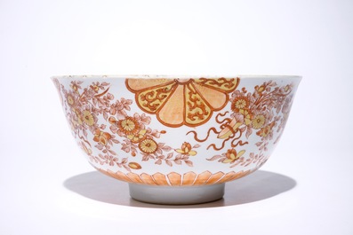 Un bol en porcelaine de Chine rouge de fer et dor&eacute; de style japonais, Kangxi