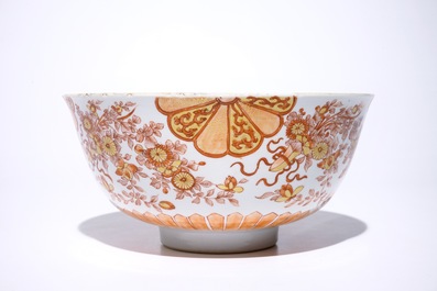 A Chinese iron red and gilt bowl with Japanese style design, Kangxi