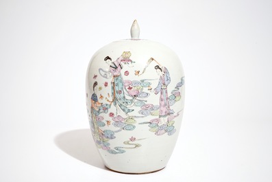 A varied lot of Chinese famille rose and monochrome porcelain, 19/20th C.