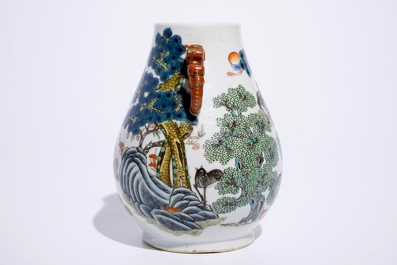 Un vase de forme hu en porcelaine de Chine &agrave; d&eacute;cor de cerfs dans un paysage, Tongzhi marque et poss. &eacute;poque