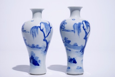 A pair of Chinese blue and white meiping vases with figures in Kangxi style, 19/20th C.