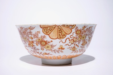 A Chinese iron red and gilt bowl with Japanese style design, Kangxi
