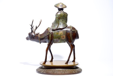 Un grand mod&egrave;le de Shou Lao sur un cerf en bronze et cloisonn&eacute; sur socle en bois, Chine, 19/20&egrave;me