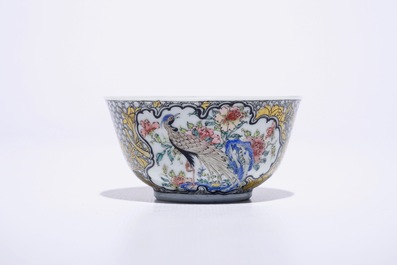 Une tasse et soucoupe en porcelaine de Chine famille rose et grisaille coquille d'oeuf &agrave; d&eacute;cor d'un faisan, Yongzheng