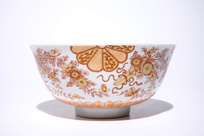 A Chinese iron red and gilt bowl with Japanese style design, Kangxi