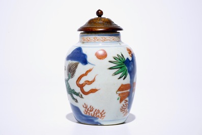 Un petit vase en porcelaine de Chine wucai au gar&ccedil;on sur un kylin, &eacute;poque Transition, Shunzhi