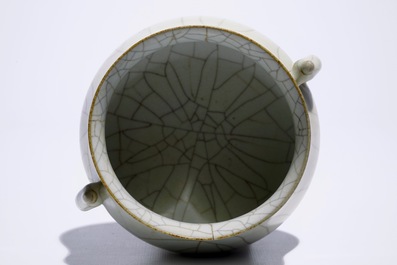 A Chinese crackle glazed two-handled censer, 19/20th C.