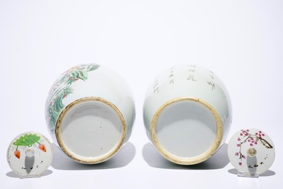 Une paire de pots couverts en porcelaine de Chine famille rose aux grues et cerfs, 19/20&egrave;me