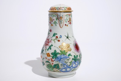 Une aigui&egrave;re couverte et son bassin en porcelaine de Chine famille rose, Qianlong