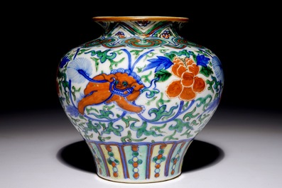 A Chinese wucai baluster vase with buddhist lions, 19th C.