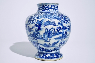 Een Chinese blauw-witte balustervaas met figuratieve medaillons, Ming, Wanli