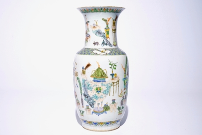 Un vase en porcelaine de Chine famille verte de Canton, 19&egrave;me