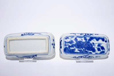 A Chinese blue and white betel nut box and cover, Ming, Wanli