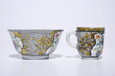 Un bol en porcelaine de Chine coquille d'oeuf famille rose et grisaille &agrave; d&eacute;cor d'un faisan, avec une tasse au m&ecirc;me d&eacute;cor, Yongzheng