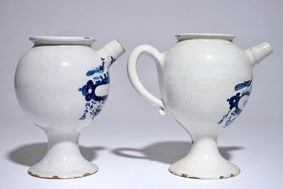 Een paar Delftse blauw-witte siroopkannen, 18e eeuw