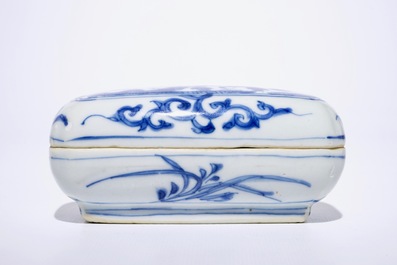 Une bo&icirc;te couverte pour noix de b&eacute;tel en porcelaine de Chine bleu et blanc, Ming, Wanli