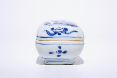 Een blauw-witte Chinese doos voor betelnoten, Ming, Wanli