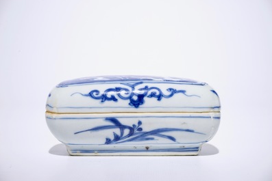 A Chinese blue and white betel nut box and cover, Ming, Wanli