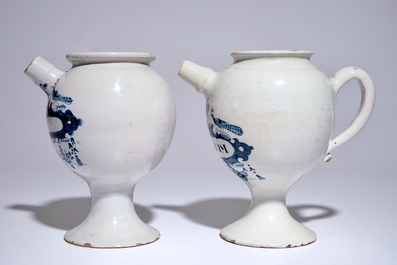 Een paar Delftse blauw-witte siroopkannen, 18e eeuw